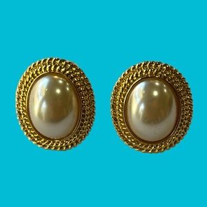 💗LARGE PEARL GOLD TONED‎ VINTAGE CLIP EARRINGS